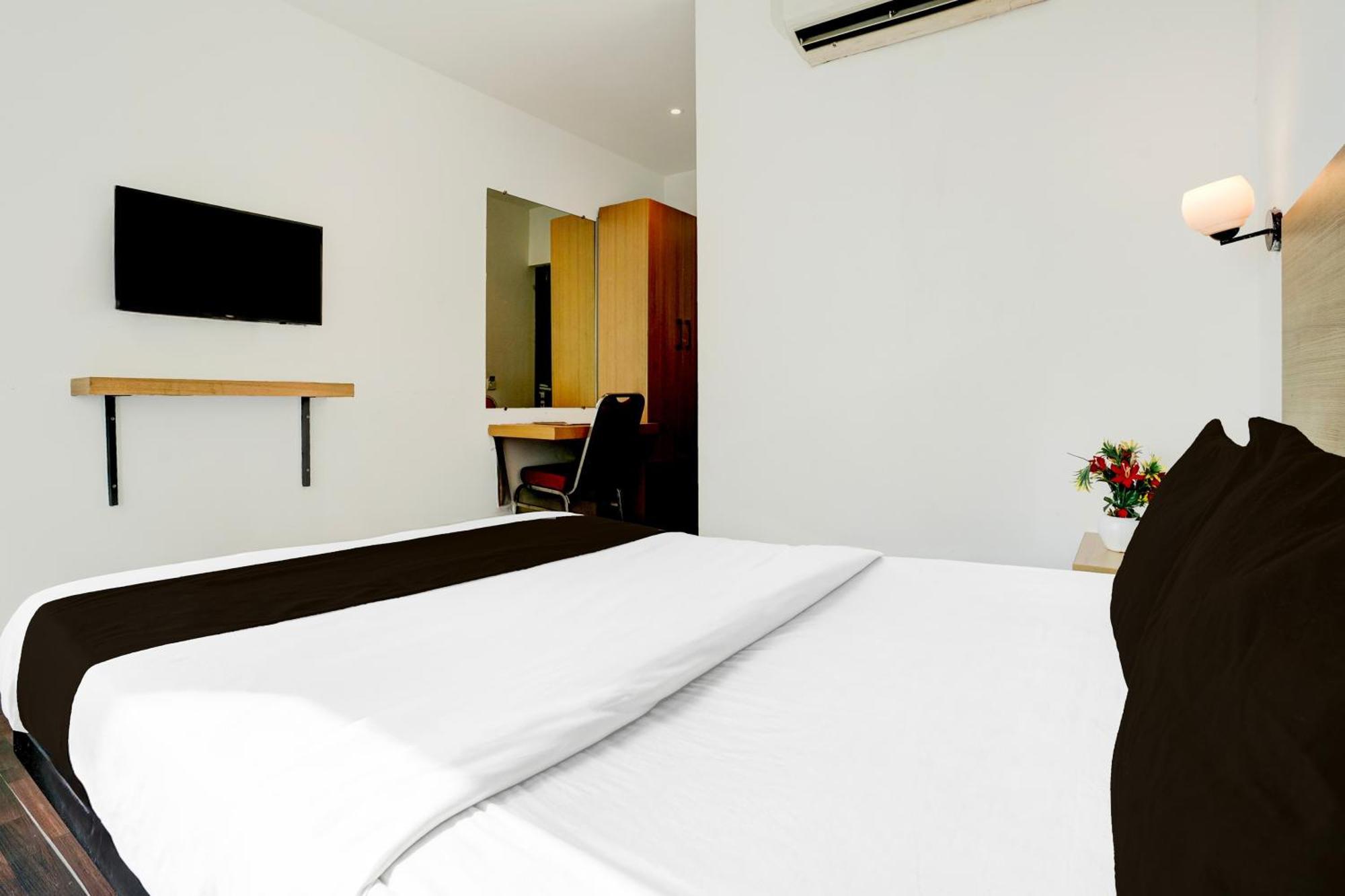 Super Townhouse Pbg Mall Vashi Turambhe المظهر الخارجي الصورة