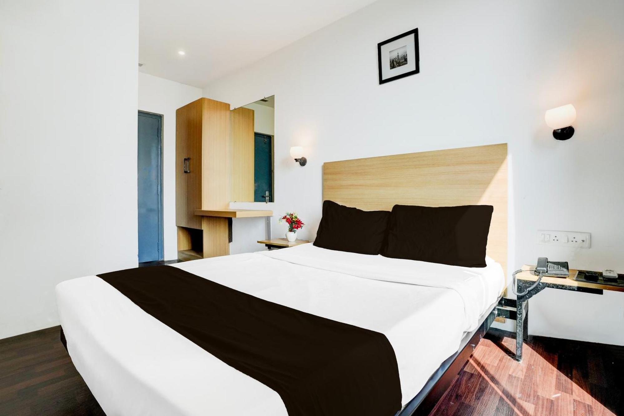 Super Townhouse Pbg Mall Vashi Turambhe المظهر الخارجي الصورة
