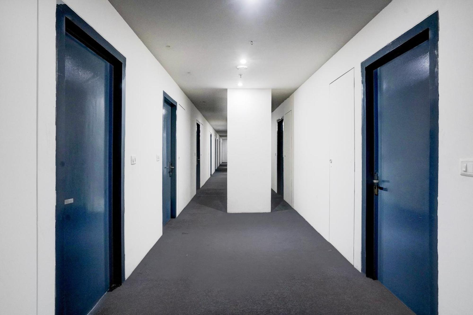 Super Townhouse Pbg Mall Vashi Turambhe المظهر الخارجي الصورة