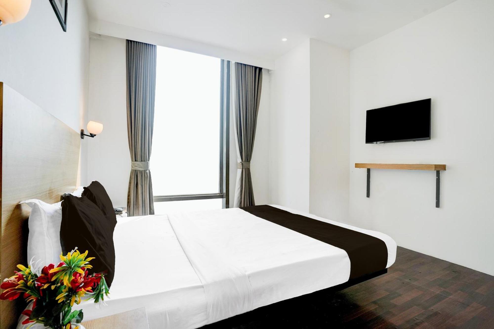 Super Townhouse Pbg Mall Vashi Turambhe المظهر الخارجي الصورة