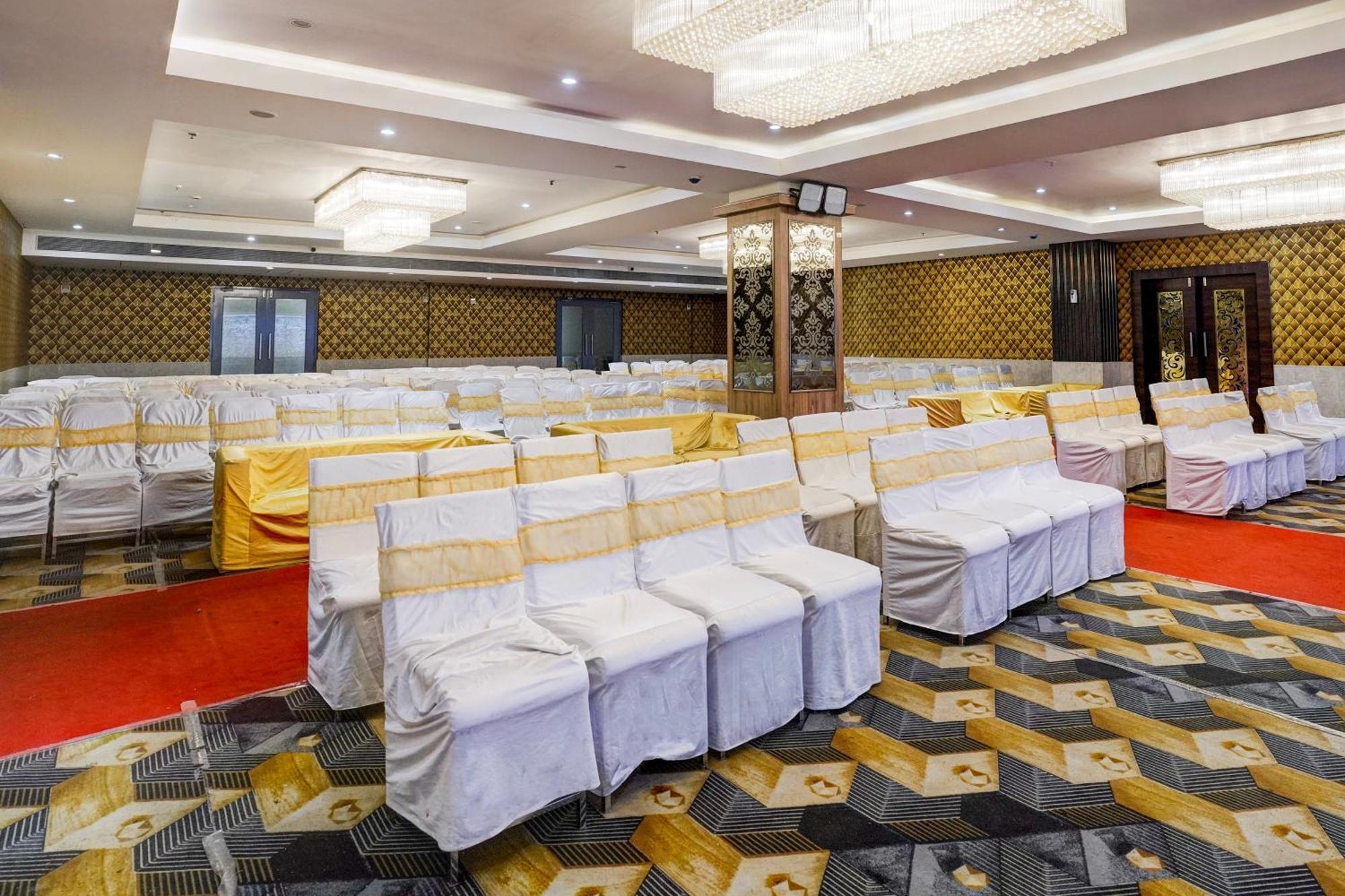 Super Townhouse Pbg Mall Vashi Turambhe المظهر الخارجي الصورة
