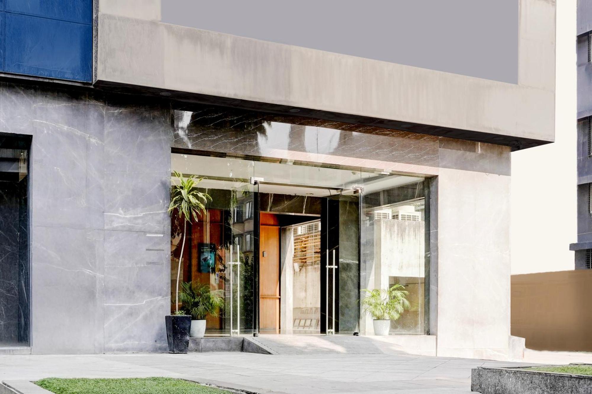 Super Townhouse Pbg Mall Vashi Turambhe المظهر الخارجي الصورة